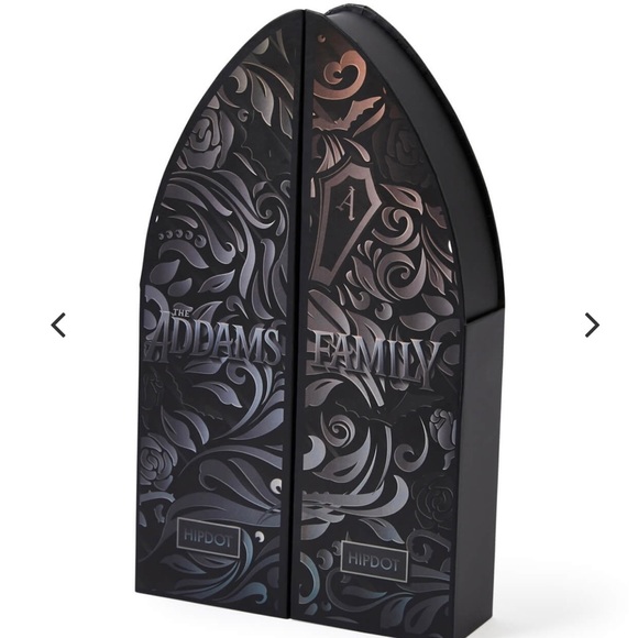 🚨SOLD OUT NOW ON WEBSITE🚨BNIB Adams Family Make Up Set🚨 - Picture 2 of 10